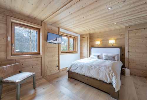 New 180m² flat located halfway between La Princesse and the centre of Megève.