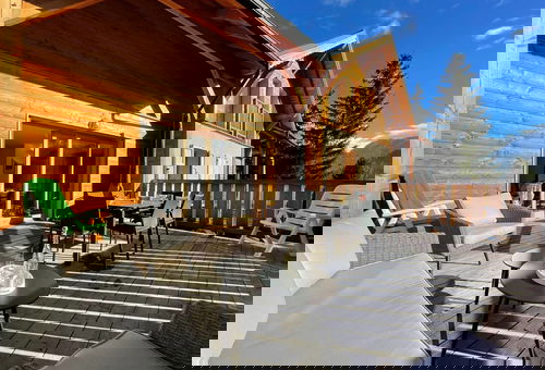 Spacious and bright chalet with a beautiful view located in the typical...