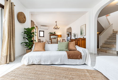 Proche de la plage et disposant d'une jolie piscine.