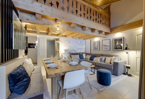 In the heart of Tignes Val Claret, 600m from the sloops.