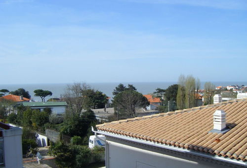 Appartement avec terrasse et parking à deux pas de la Plage du Chay