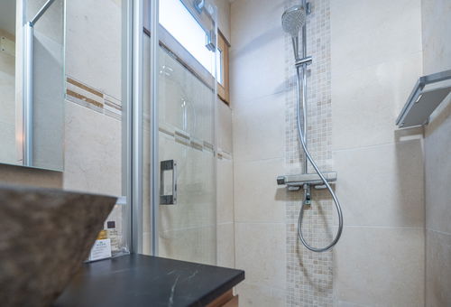 Located in the heart of Alpe d'Huez. Close to the slopes and all amenities.
