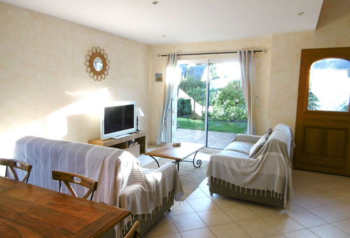 Recent house with enclosed garden located 200 m from the beach of Kerfontaine