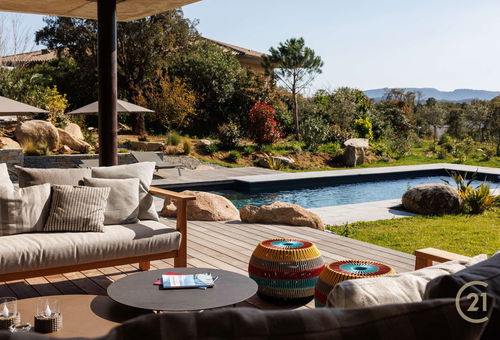 Magnifique villa contemporaine avec piscine à quelques minutes à pied de la...