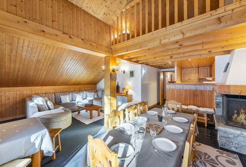 Nice and spacious duplex flat located in the Plateau area, access to the...