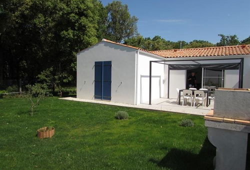 A nice accommodation close to the beach and to the cycle paths.