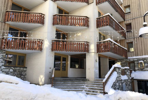 Proche des pistes de ski et à deux pas de l'école de ski.