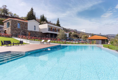 A holiday home with private pool in the Douro.
