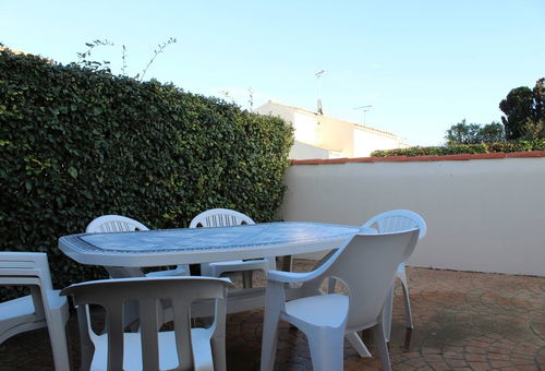 House in a resort with a common pool, with a direct access to the beach