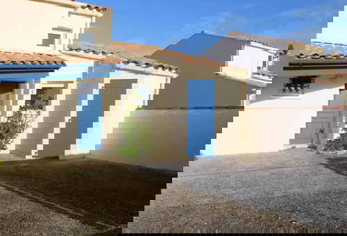 House in a resort with a common pool, with a direct access to the beach