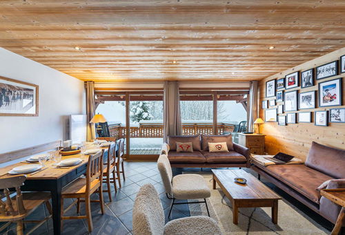 Very nice exposure with a beautiful south facing terrace for this duplex...