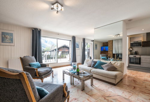 Spacious apartment in front of Mont-Blanc