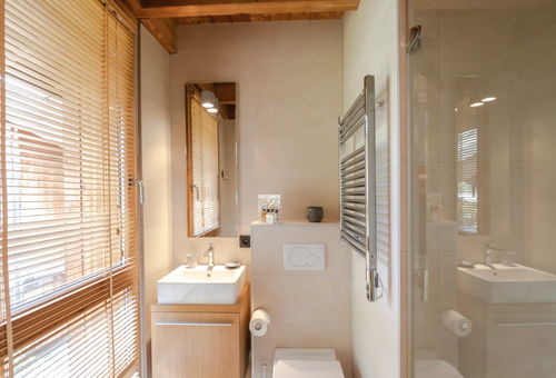 At the foot of the Prarion slopes, this chalet offers a wonderful Mont-Blanc...