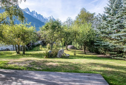 Spacious chalet with magnificent view of Mont-Blanc
