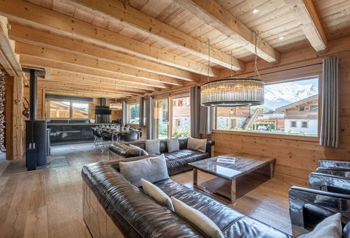 Located in the residential area of Grassonnets, between Chamonix and Argentiere.