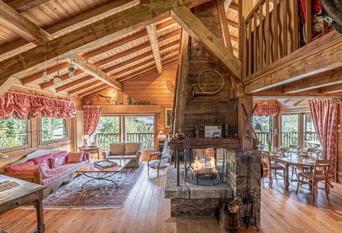 300 meters from the center of Chamonix and at 400 meters from the Brevent...