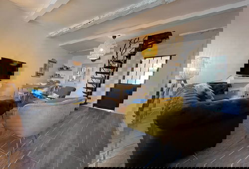 A deux pas du centre-ville de Saint-Denis et de ses commerces, proximité plage.