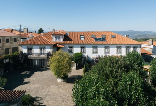 In the Douro region, superb villa with private swimming pool.
