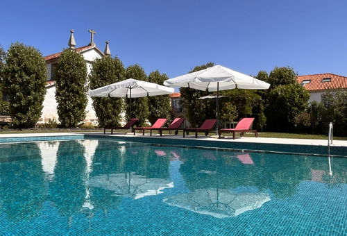 In the Douro region, superb villa with private swimming pool.