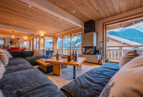 Chalet moderne de 240m2, qui se situe à 500m du centre du Monêtier-les-Bains...