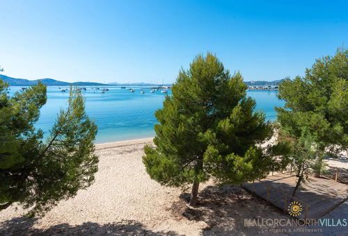located on the famous Pinewalk of Puerto Pollensa.