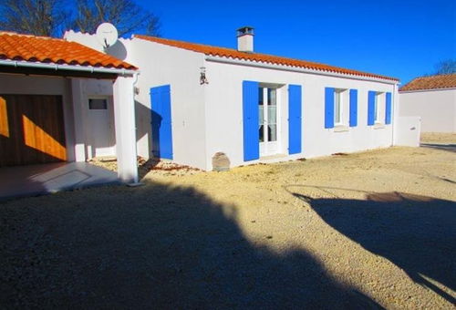 Ideally located, close the cycle paths.