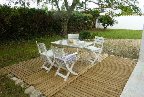 Nice house with a private garden, in a quiet area, close to the forest and...