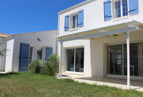 Nice house located in La Cotinière, 5mn walking distance from the market, the...