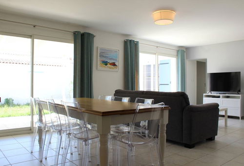 Nice house located in La Cotinière, 5mn walking distance from the market, the...
