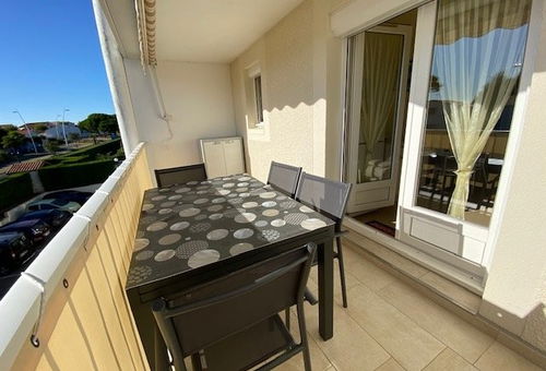 Agréable appartement avec terrasse and a common pool, au pied de la plage