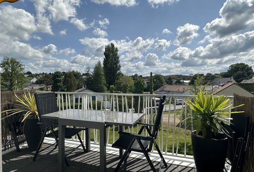 Bel appartement avec terrasse et parking à 18mn de la plage à pied