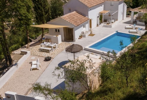 Une belle villa de vacances avec piscine privée pour 6 personnes dans le sud...