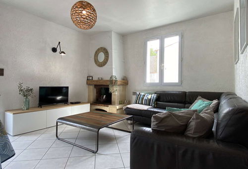 In a quite dead end street, close to the beach.