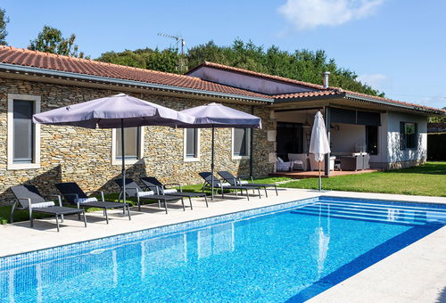 In a quiet location, just outside the beautiful town of Caminha.