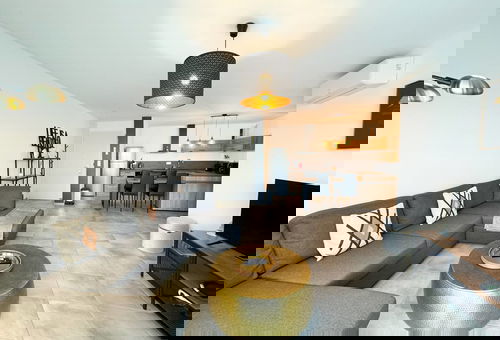 Apartment with neat decoration, 4 people near the city center.