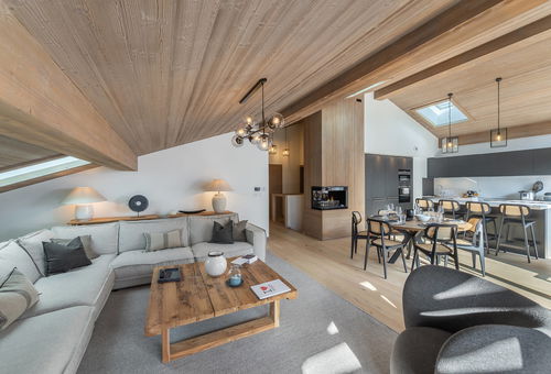 Splendid and bright penthouse in a luxury residence with pool and wellness...
