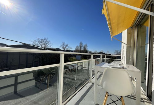 Nice apartment with sunny balcony in the  Bongraine district