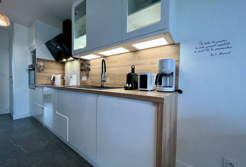 Accès direct au port de plaisance et ses commerces