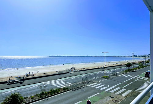 Very nice and modern sea front apartment