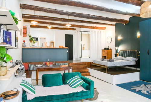 Réaménagé dans un esprit loft et contemporain.