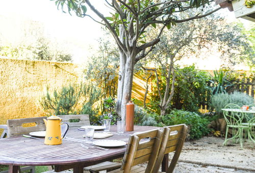 Charmante maison avec jardin et parking.