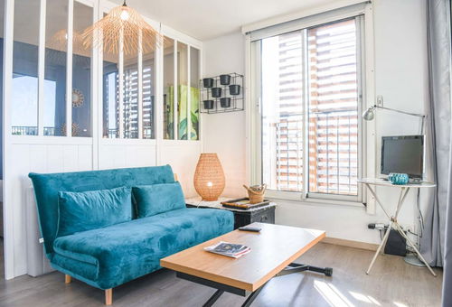 Studio 1 chambre avec terrasse et petite vue mer 