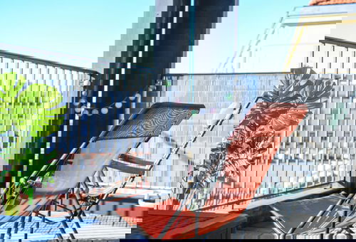 Studio avec terrasse et petite vue mer