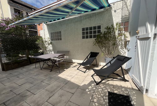 With a wonderful sea view.