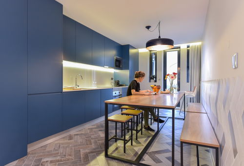 Contemporary, comfortable, 12 people.
