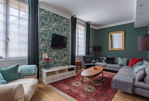 REPUBLIQUE In the historic center and a stone&#39;s throw from the large...
