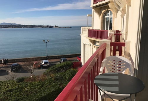 Facing the sea, nice apartment with an incredible sea on the bay