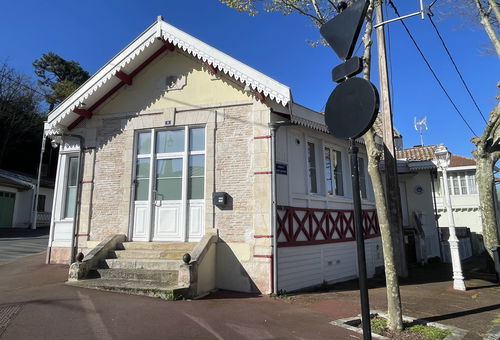 tastefully house with the spirit of holidays in edge of sea in ARCACHON