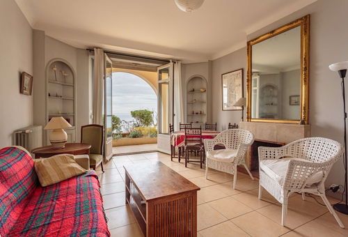 Pleasant apartment with terrace and sea view, facing La grande plage of Saint...