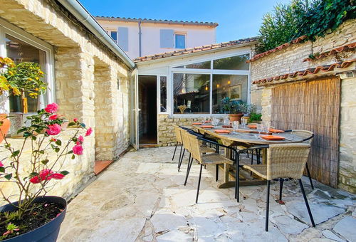 Family village house with its bright courtyard